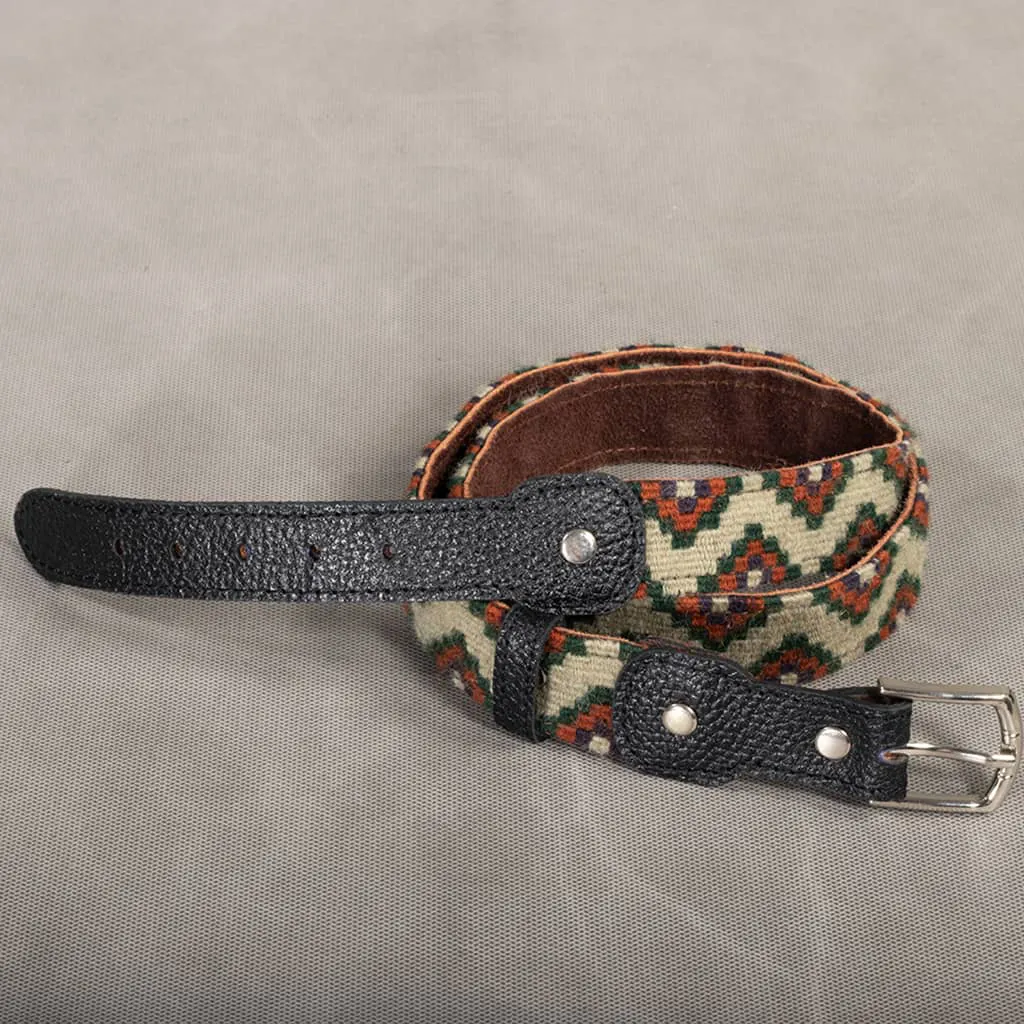 کمربند گلیمی زنانه ترکیب با چرم طبیعی با زمینه سبز و نقوش هندسی