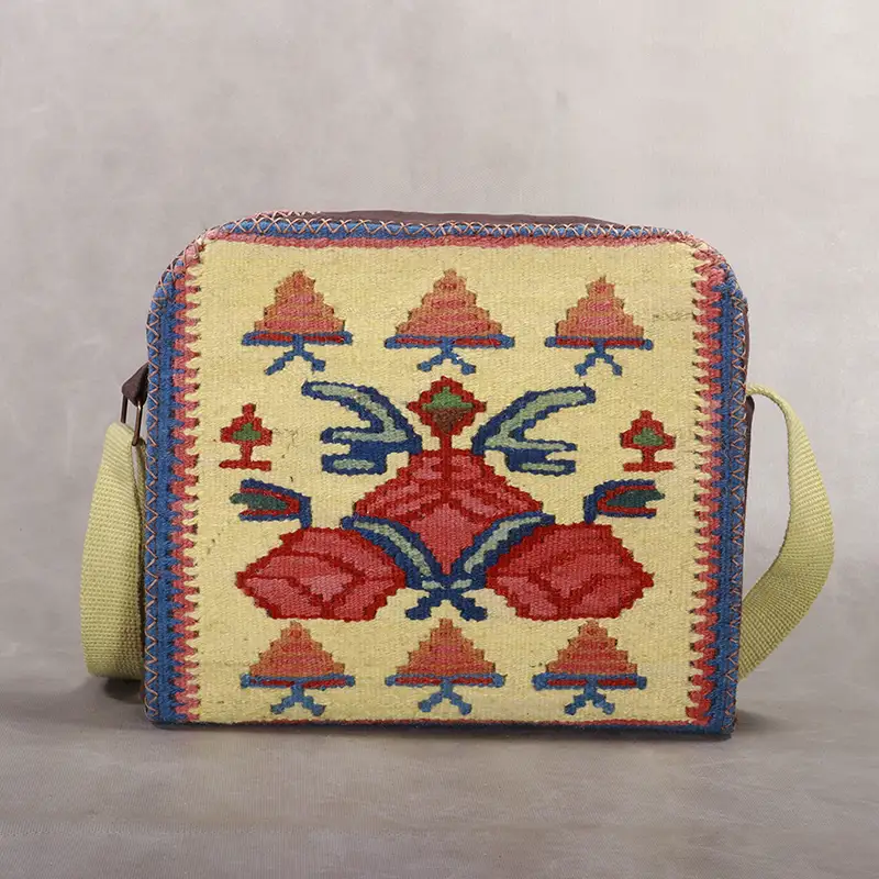 کیف گلیمی دستبافت مدل دیانا کد | با نقوش متفاوت گلیم در دو طرف - تصویر 3