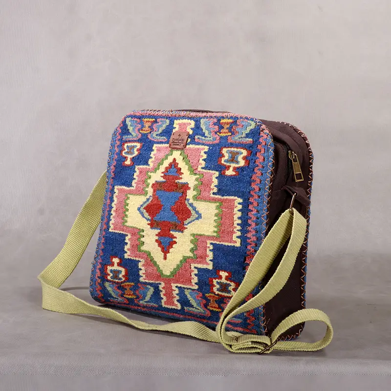 کیف گلیمی دستبافت مدل دیانا کد | با نقوش متفاوت گلیم در دو طرف - تصویر 4