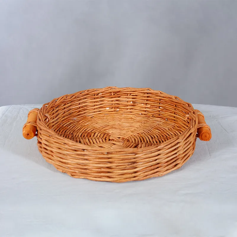 سبد میوه حصیری با دسته چوبی