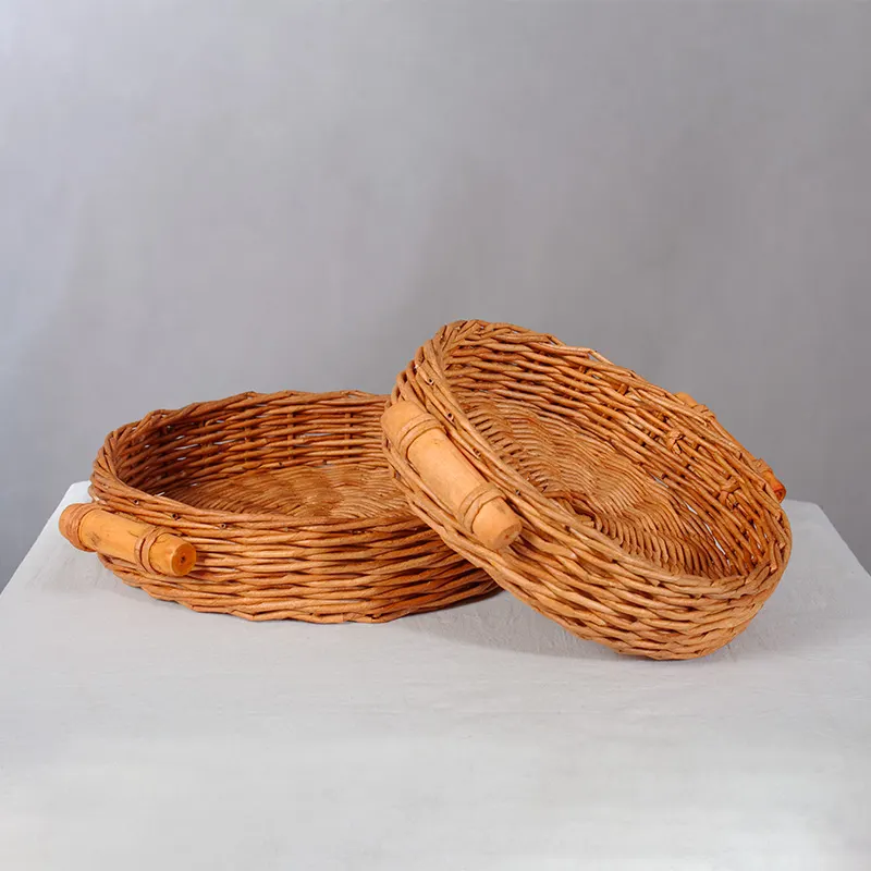 سبد میوه حصیری با دسته چوبی